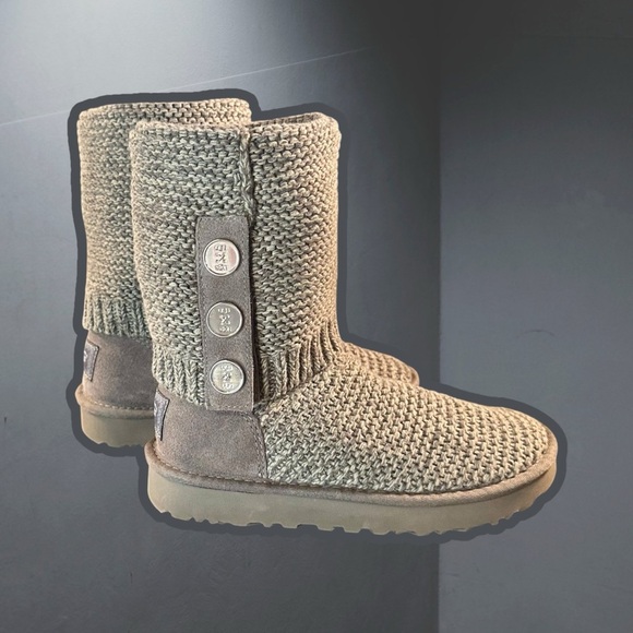 UGG Shoes - NWOT UGG Dark Charcoal Gray Cozy Knit ‘Purl Cardy Knit Boots’ w/ Wool Lining 6